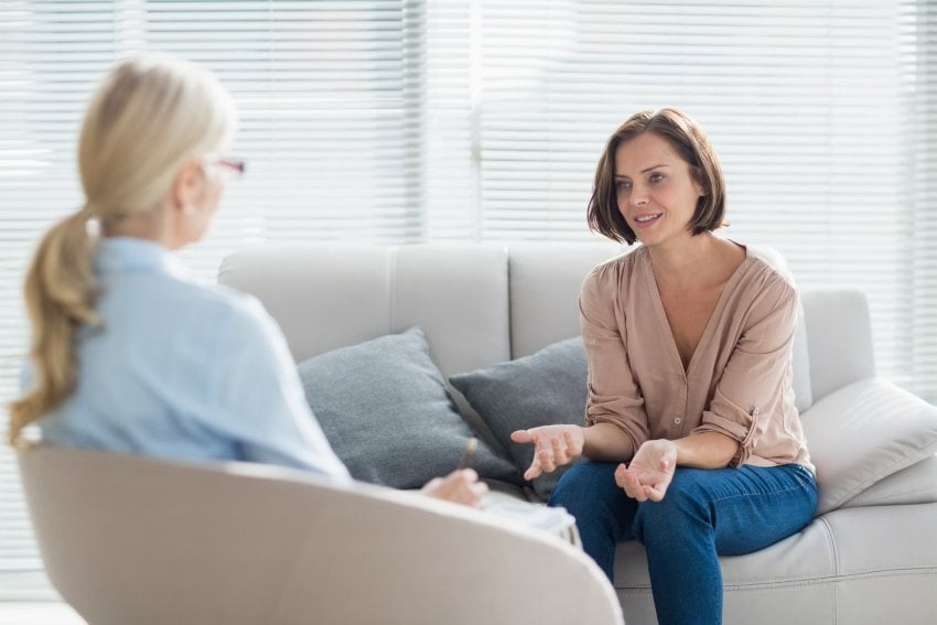 Williamsburg Therapy Group Women sitting on couches